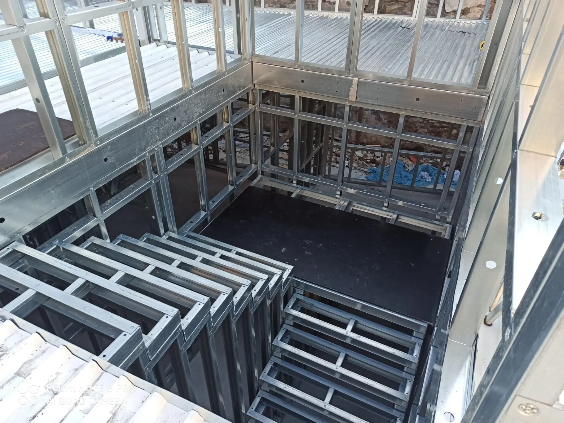 &Ccedil;elik Konstr&uuml;ksiyon Ev Temelinde Zemin